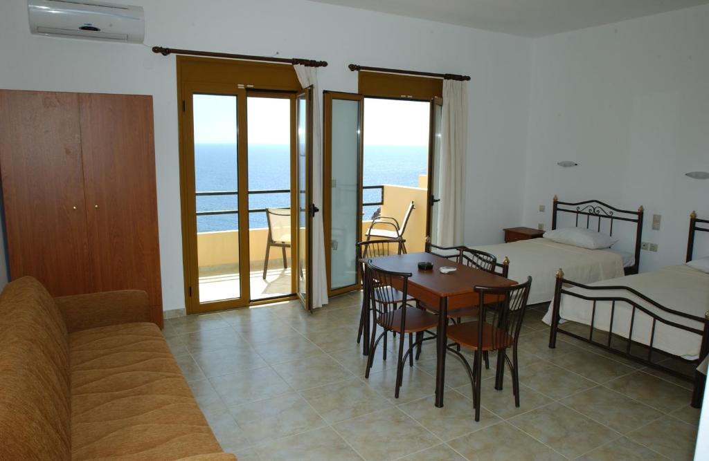 Sfinias Apartments Kaloi Limenes Zimmer foto